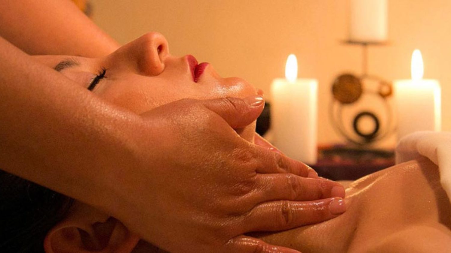 Wellnessmassage mit Aromaöl